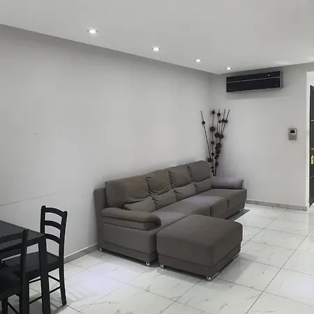 Lovely 2-Bed Apartment In Larnaca Διαμέρισμα Λάρνακα