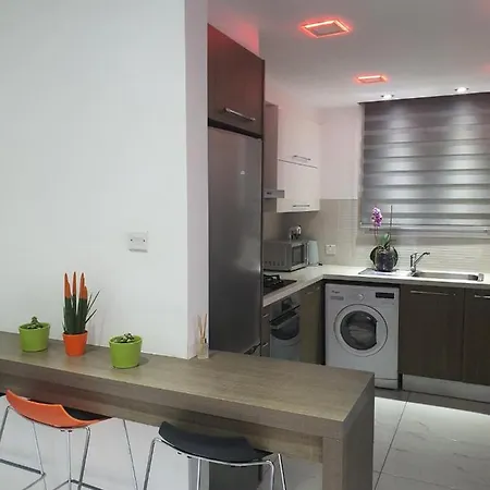 Διαμέρισμα Lovely 2-Bed Apartment In Larnaca