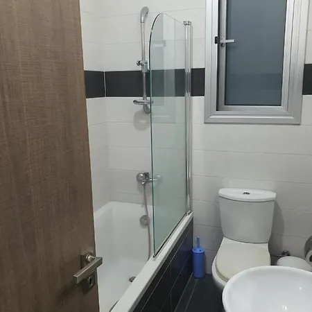 Lovely 2-Bed Apartment In Larnaca * Lárnaca