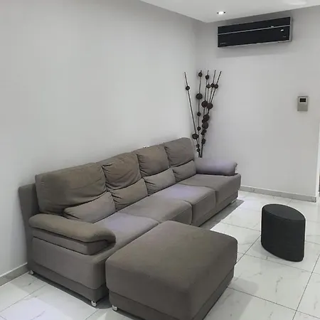 Lovely 2-Bed Apartment In Larnaca Apartamento
